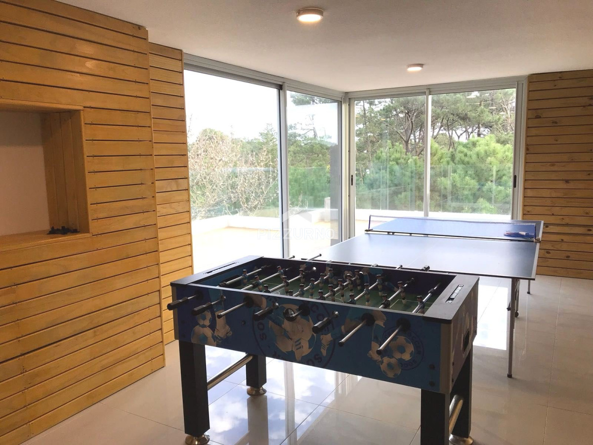 Apartamento Ref.400 - Moderno Apartamento de Dos Dormitorios con Balcón en Venta - Punta del Este