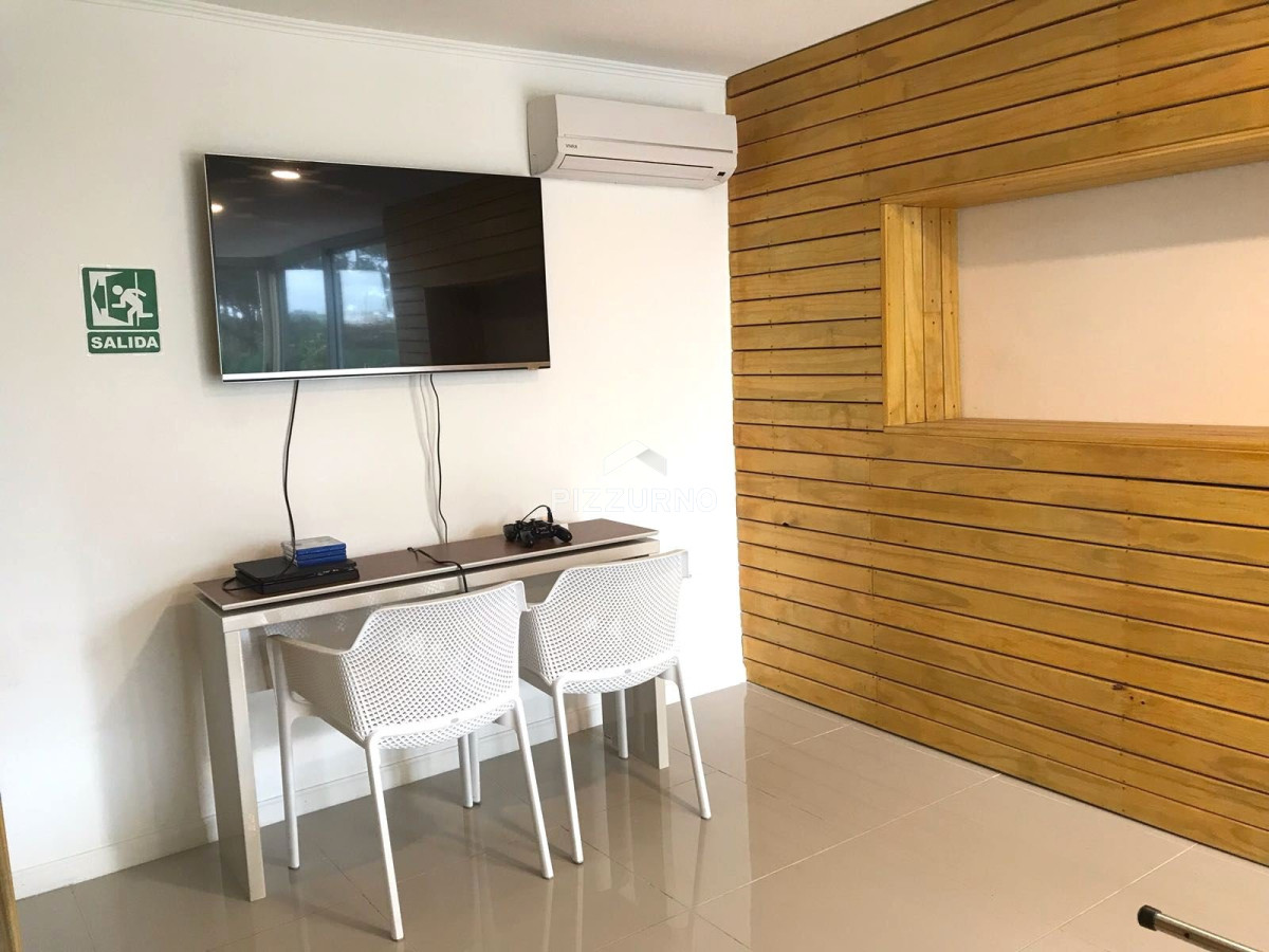 Apartamento Ref.400 - Moderno Apartamento de Dos Dormitorios con Balcón en Venta - Punta del Este
