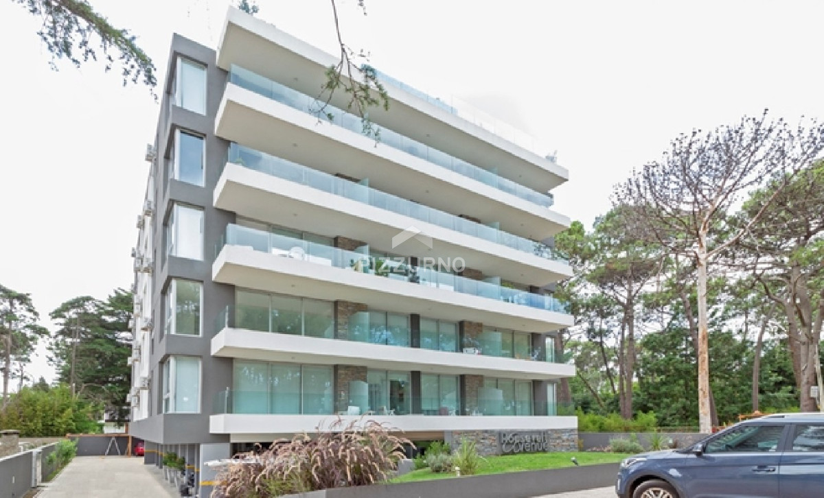 Apartamento Ref.400 - Moderno Apartamento de Dos Dormitorios con Balcón en Venta - Punta del Este
