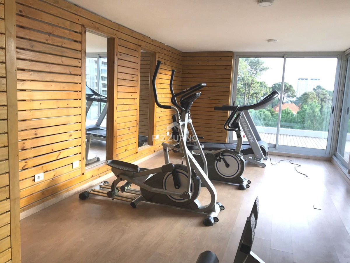 Apartamento Ref.400 - Moderno Apartamento de Dos Dormitorios con Balcón en Venta - Punta del Este