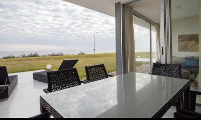 VENTA DE APARTAMENTO DE 2 DORMITORIOS EN EDIFICIO LUMIERE PUNTA DEL ESTE
