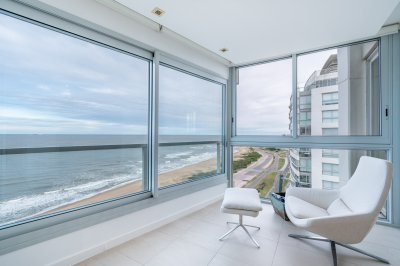 Venta de Increíble departamento unificado en torre Premiun de Playa Brava