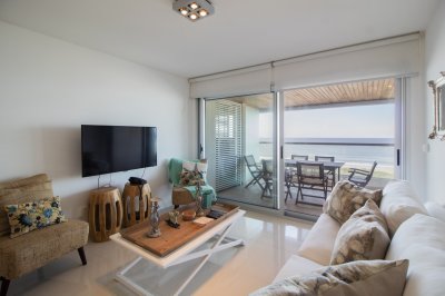 Excelente Apartamento de Tres Dormitorios con Vista a Playa Brava