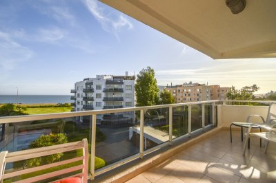 Excelente Apartamento de Tres Dormitorios frente al Mar - Punta del Este