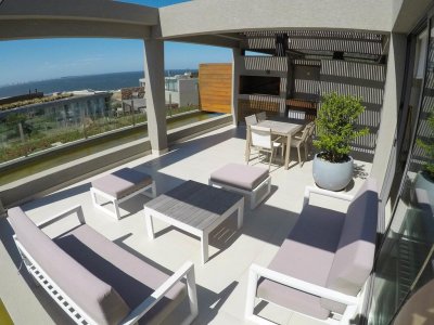 Apartamento dulplex en venta y alquiler temporario en exclusiva zona de Punta Ballena.