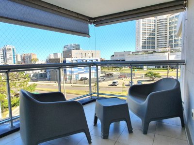 Departamento en venta de tres dormitorios dos baños Playa Mansa Punta del Este