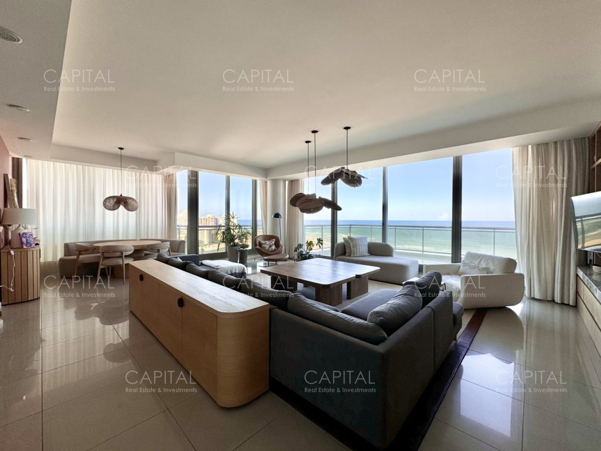 Penthouse Duplex con piscina y parrillero propio frente al Mar en venta, Punta del Este - CCP39802A