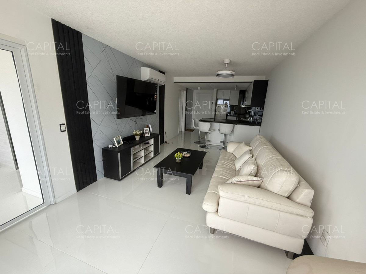 Apartamento en Alquiler de 1 dormitorio y medio en Playa Mansa frente al mar - CCP39425A