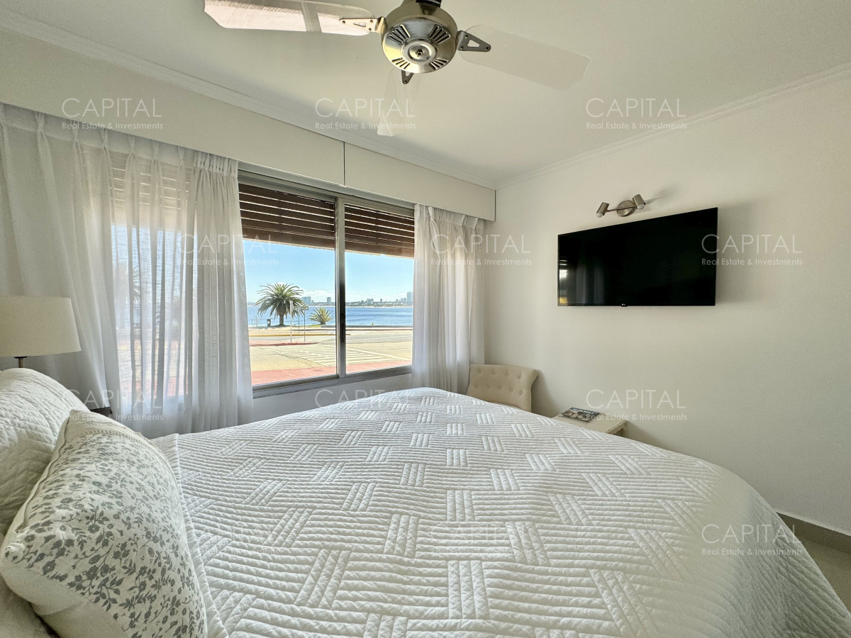 Apartamento de tres dormitorios con vista al mar, Playa Mansa, Punta del Este - CCP39032A