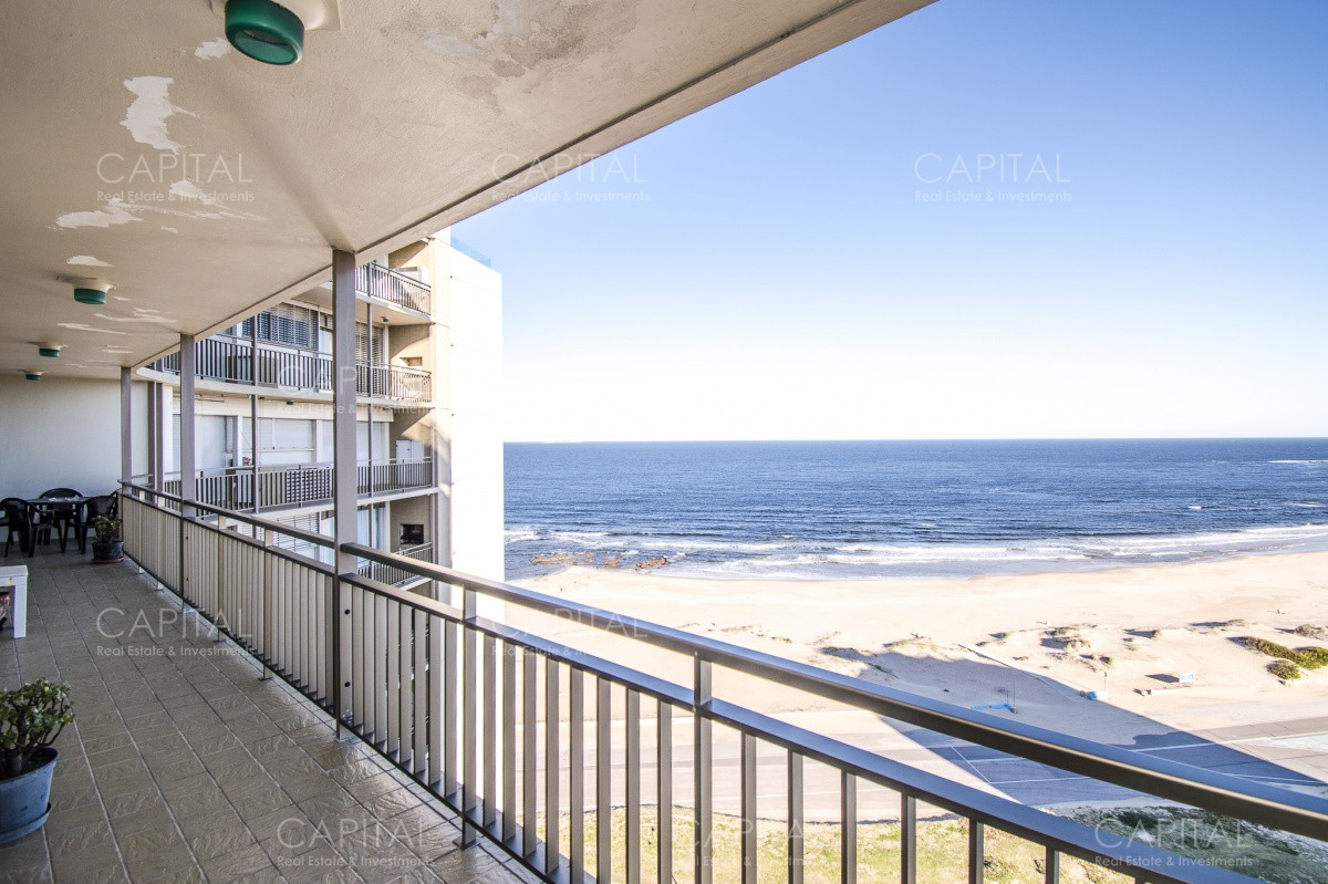 Excelente apartamento en Primera línea al mar Punta del Este - CCP25224A