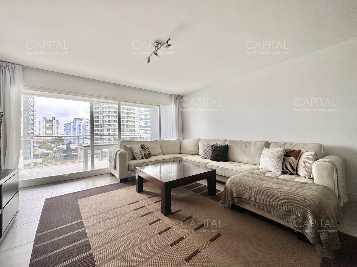 Apartamento de tres dormitorios con Parrillero propio en venta, Playa Brava, Punta del Este. - CCP35115A