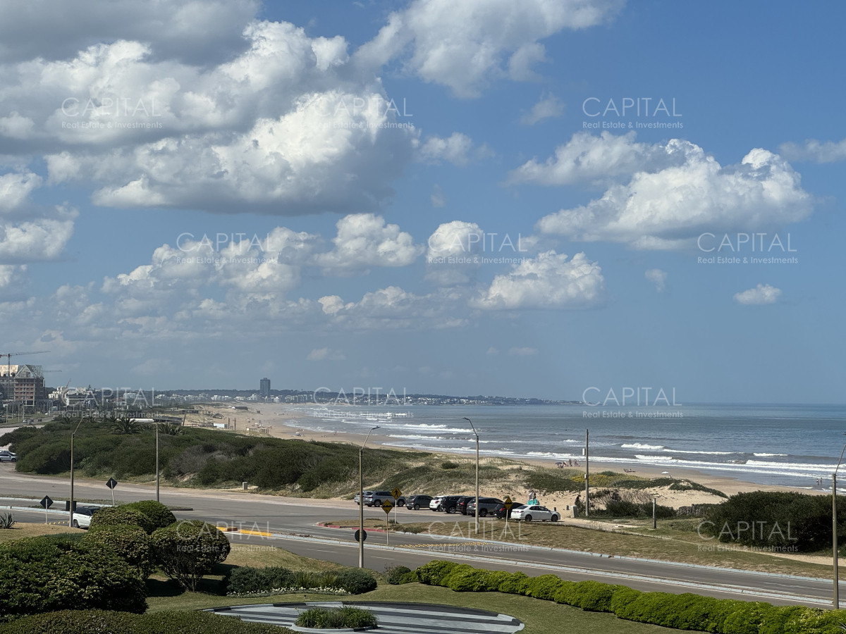 Departamento en Venta en Playa Brava, Punta del Este. - CCP37202A