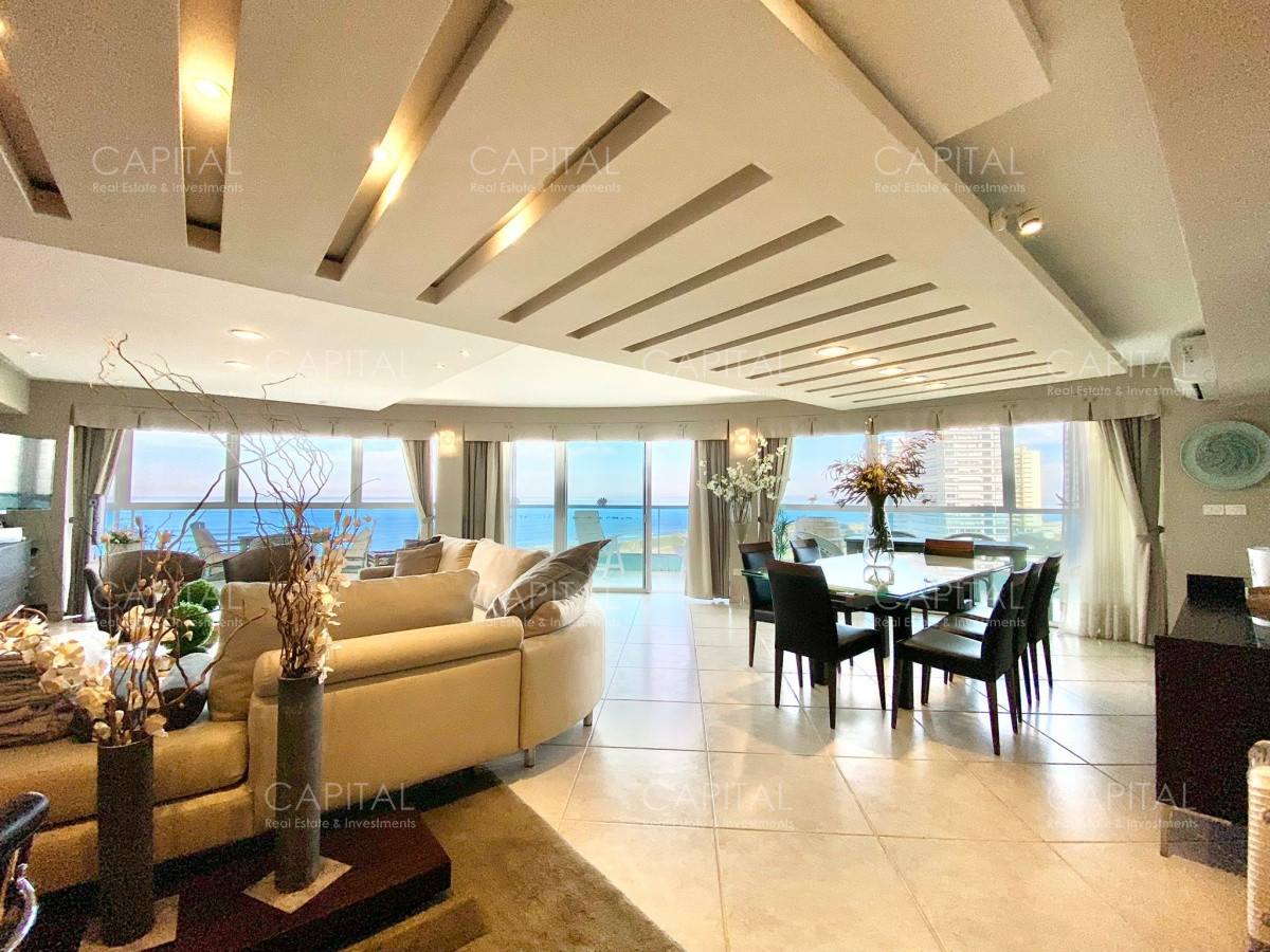 Apartamento de Tres dormitorios con Vista al Mar en Venta en Playa Brava - CCP30056A