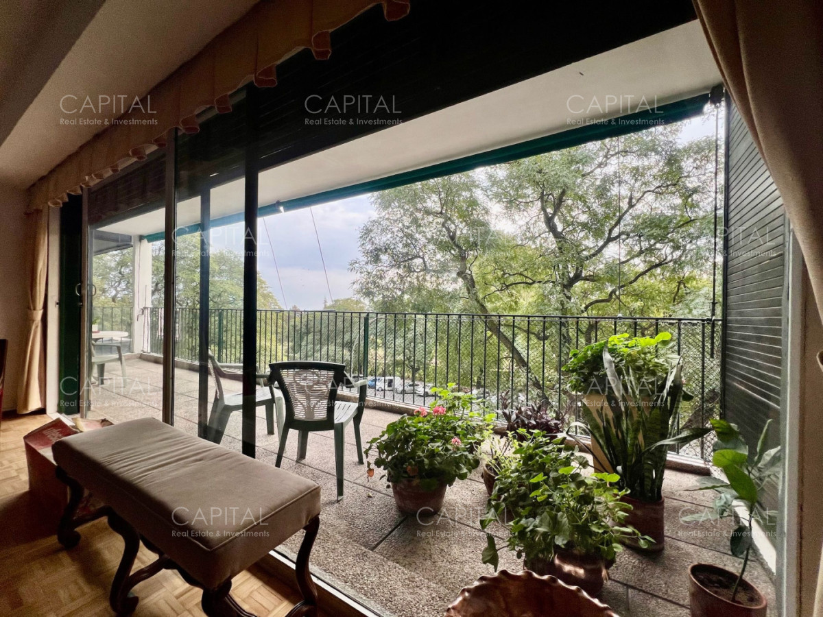 Apartamento de tres dormitorios y dependencia en venta, Frente al Golf, Punta Carretas, Montevideo. - CCP39828A