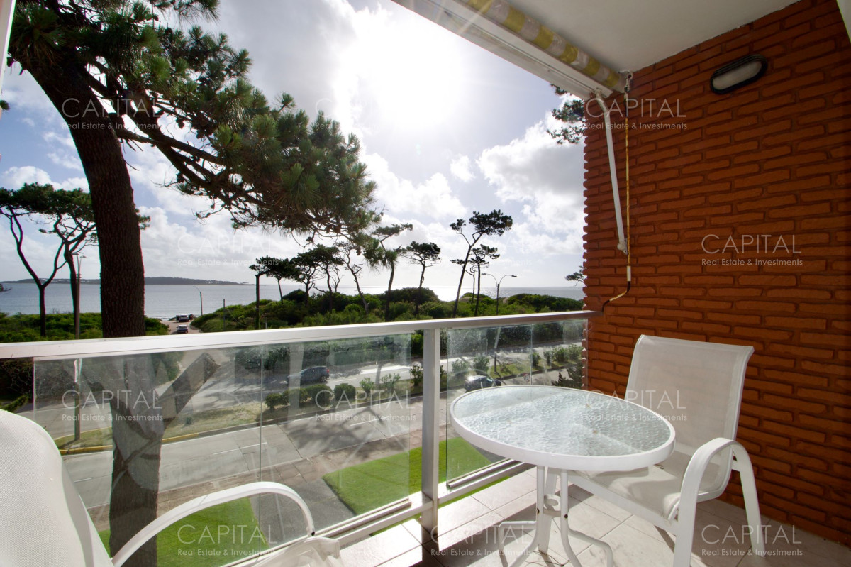 Apartamento de dos dormitorios con vista al mar en Playa Mansa - CCP35503A