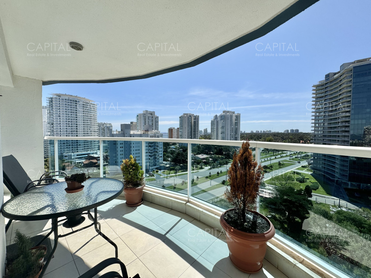 Casino Tower de dos dormitorios en venta, Punta del Este. - CCP36994A