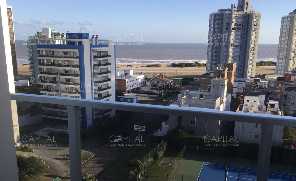 Muy buen apartamento en piso alto con vista al mar en Alquiler - CCP31848A