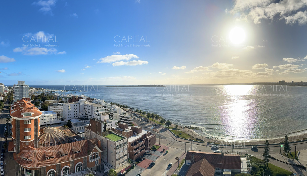 Apartamento en venta de tres dormitorios y dependencia en Playa Mansa, Punta del Este - CCP38472A