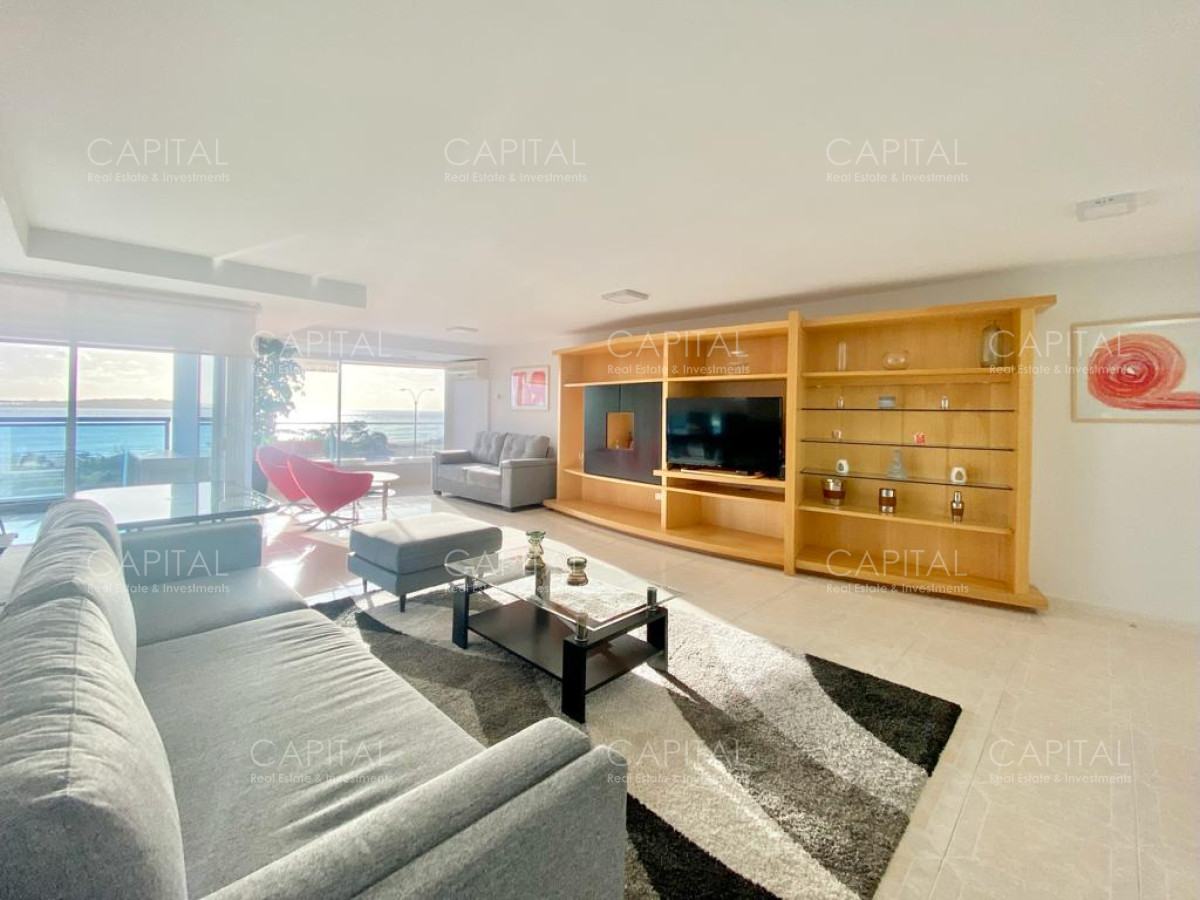 Beverly Tower Punta del Este Apartamento de tres dormitorios frente al mar en alquiler - CCP33457A
