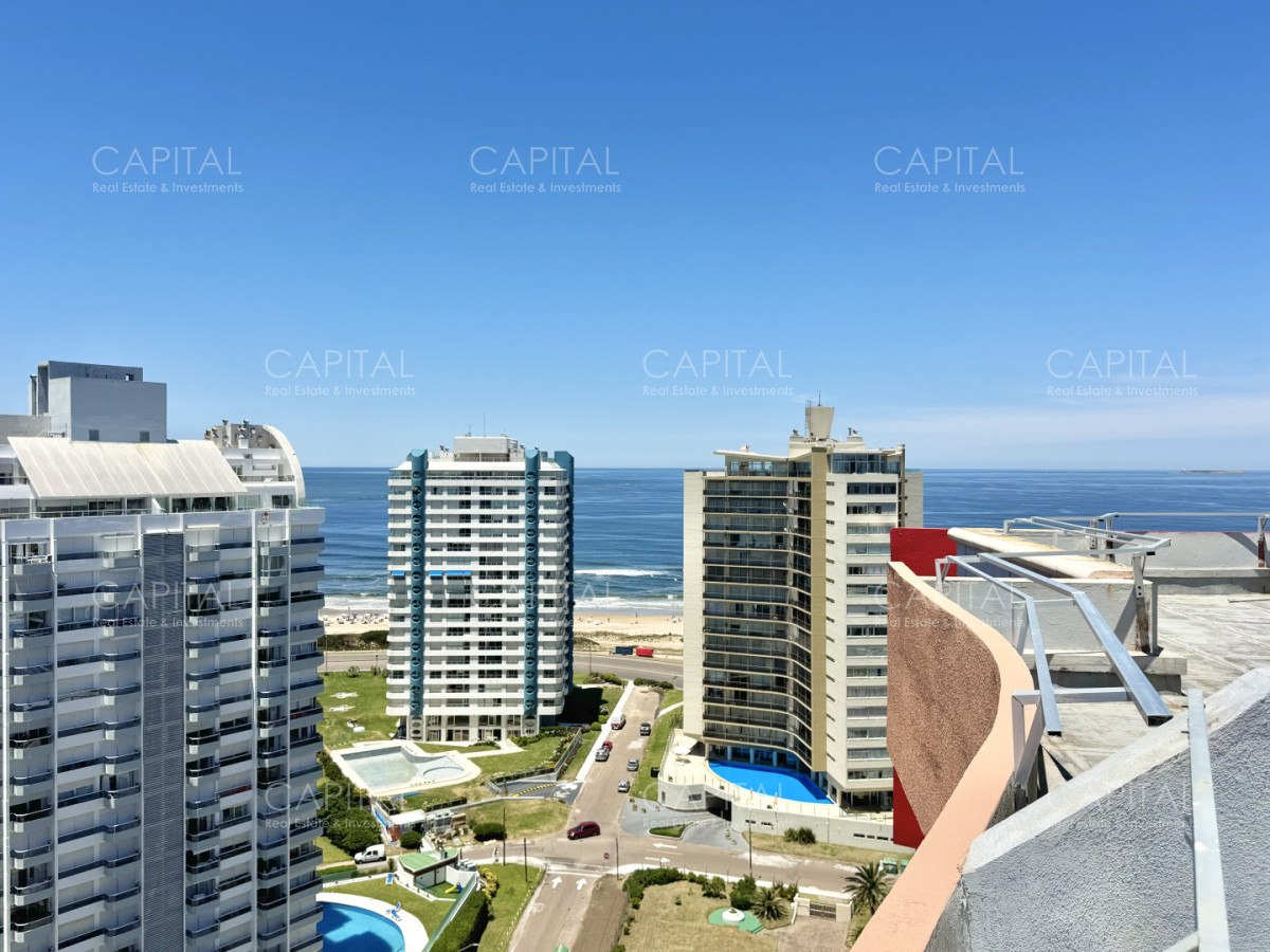 Penthouse Tres dormitorios + servicio con parrillero propio en venta  - CCP39454A