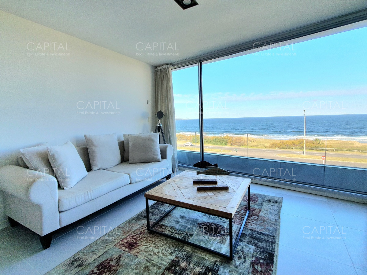 Venta Departamento Primera Línea dos dormitorios y dependencia de servicio en Playa Mansa Punta del Este - CCP32026A