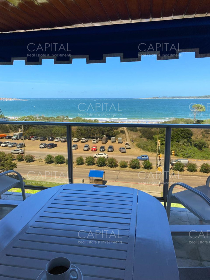 Departamento frente a Playa Mansa en Torre clásica  - CCP37633A
