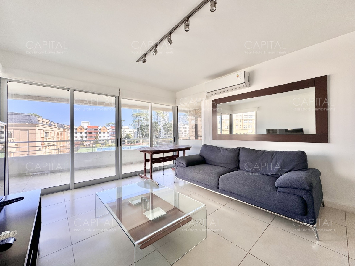 Apartamento de tres dormitorios en venta, Playa Mansa, Punta del Este. - CCP36347A