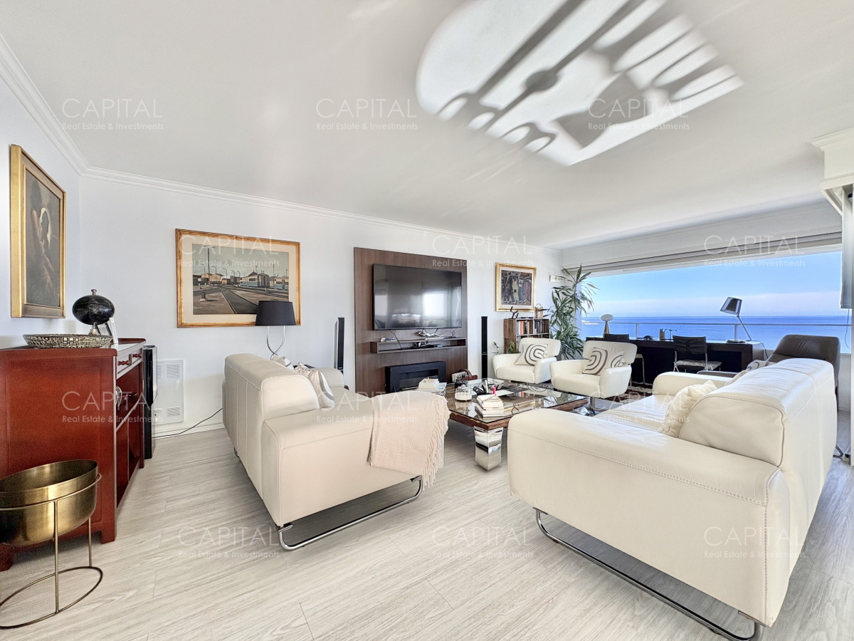 Apartamento esquinero en Tunquelen de tres dormitorios y servicio  - CCP38606A