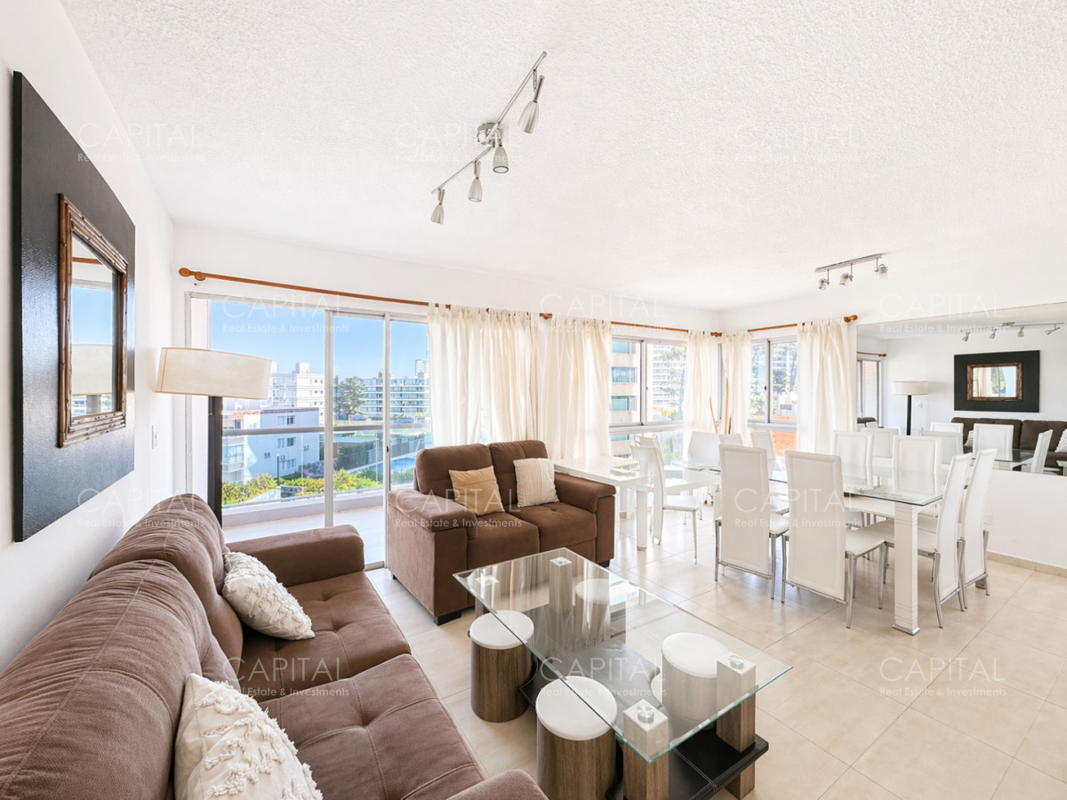 Apartamento en Venta de Tres Dormitorios en Playa Brava  - CCP39941A