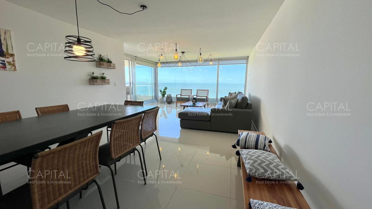 Apartamento en Venta de 3 dormitorios en playa mansa. - CCP39821A