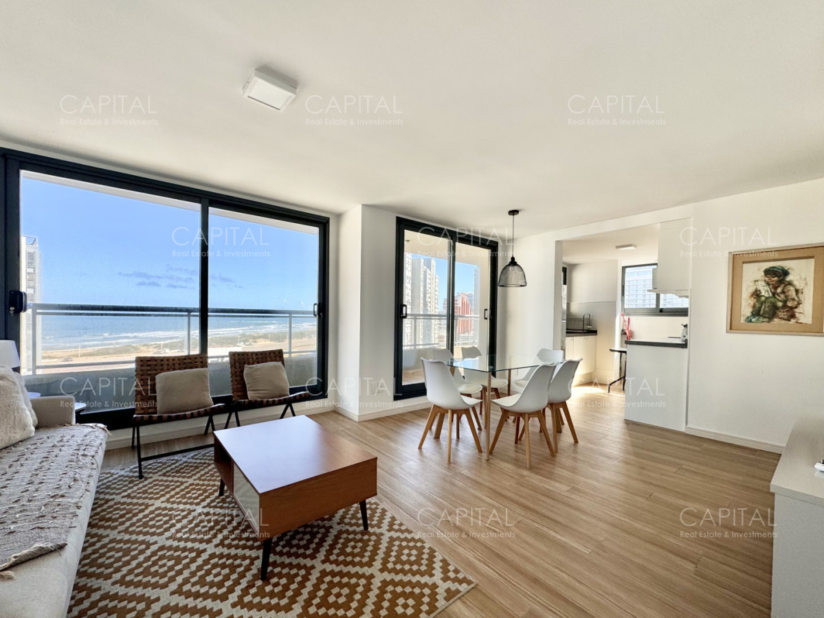 Apartamento de dos dormitorios con vista al Mar en Playa Brava, Punta del Este. - CCP39840A