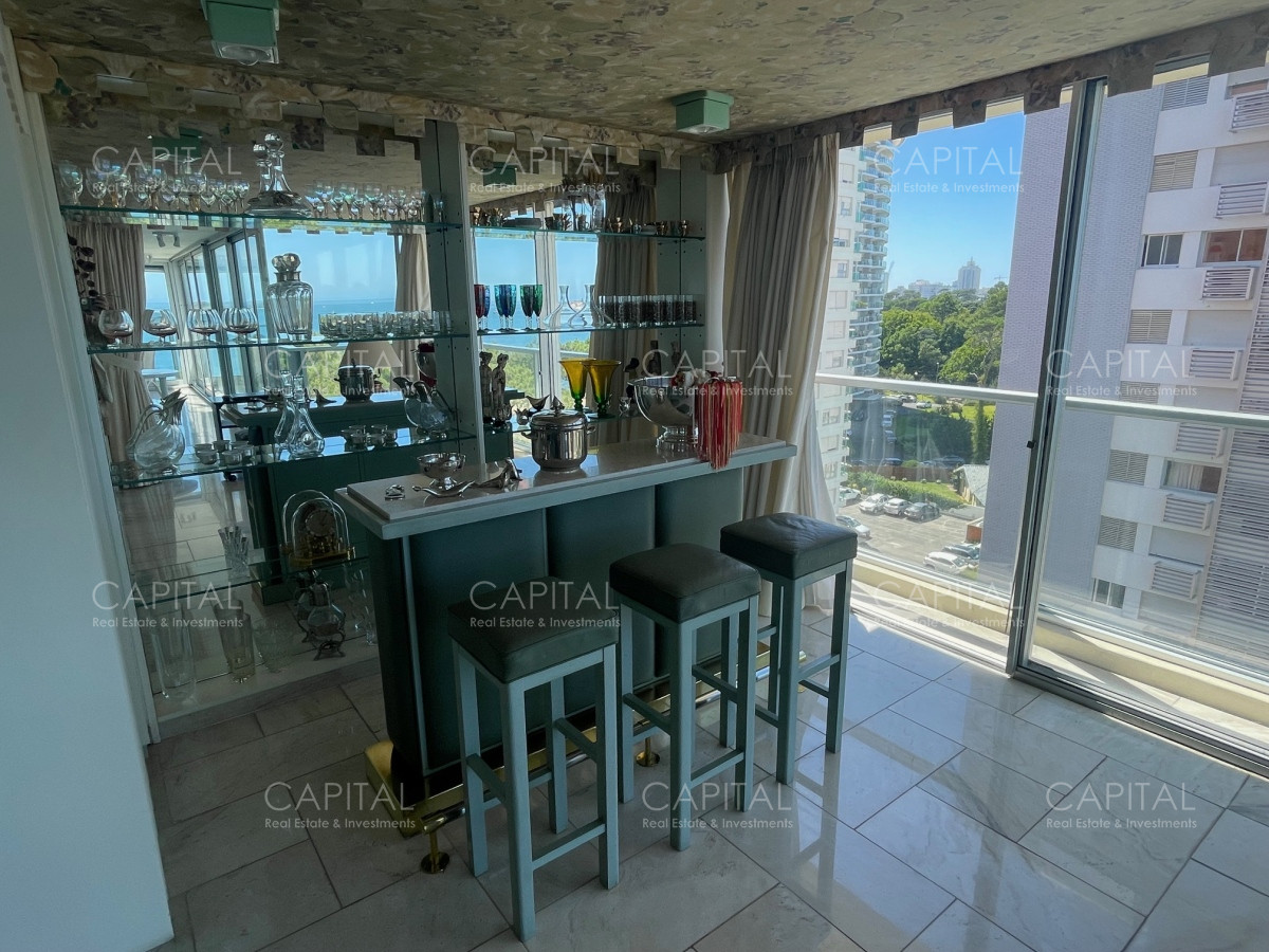 Apartamento ID.36605 - Excepcional semipiso Torre de Categoria frente a Playa Mansa