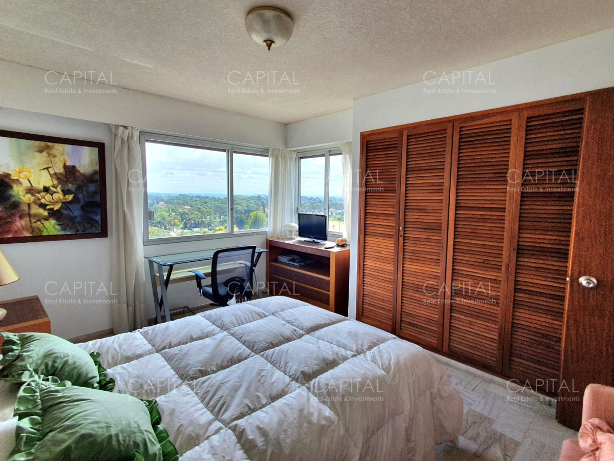 Apartamento ID.32588 - Venta departamento tres dormitorios y dep servicio Punta del Este