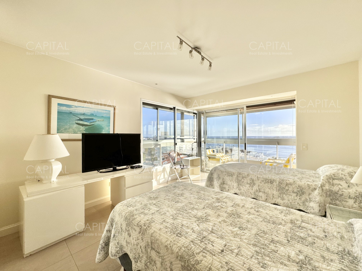Apartamento ID.38472 - Apartamento en venta de tres dormitorios y dependencia en Playa Mansa, Punta del Este