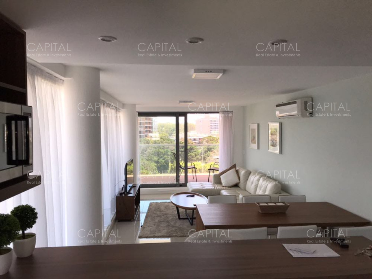 Muy lindo apartamento esquinero en alquiler en Punta del Este  - CCP30344A