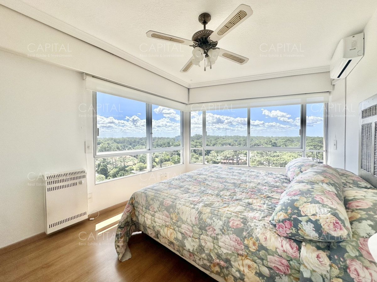 Apartamento ID.32765 - Apartamento de dos dormitorios y servicio en Alquiler Anual, Punta del Este
