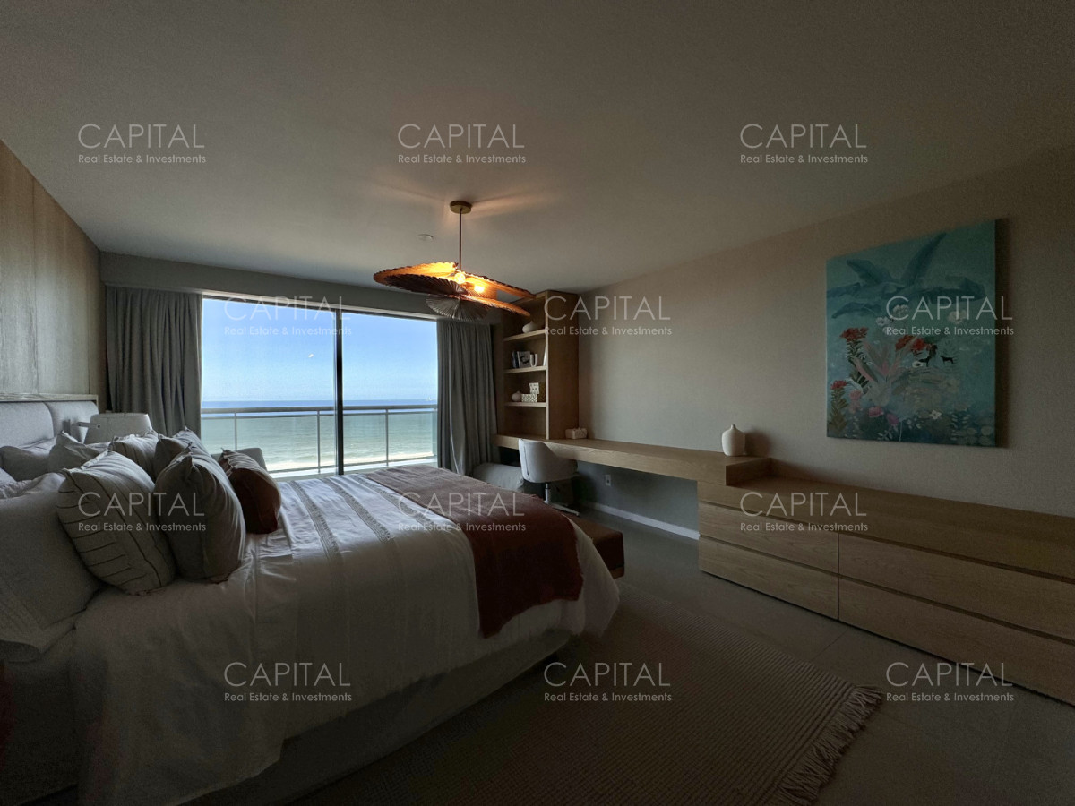 Apartamento ID.39802 - Penthouse Duplex con piscina y parrillero propio frente al Mar, en venta, Punta del Este