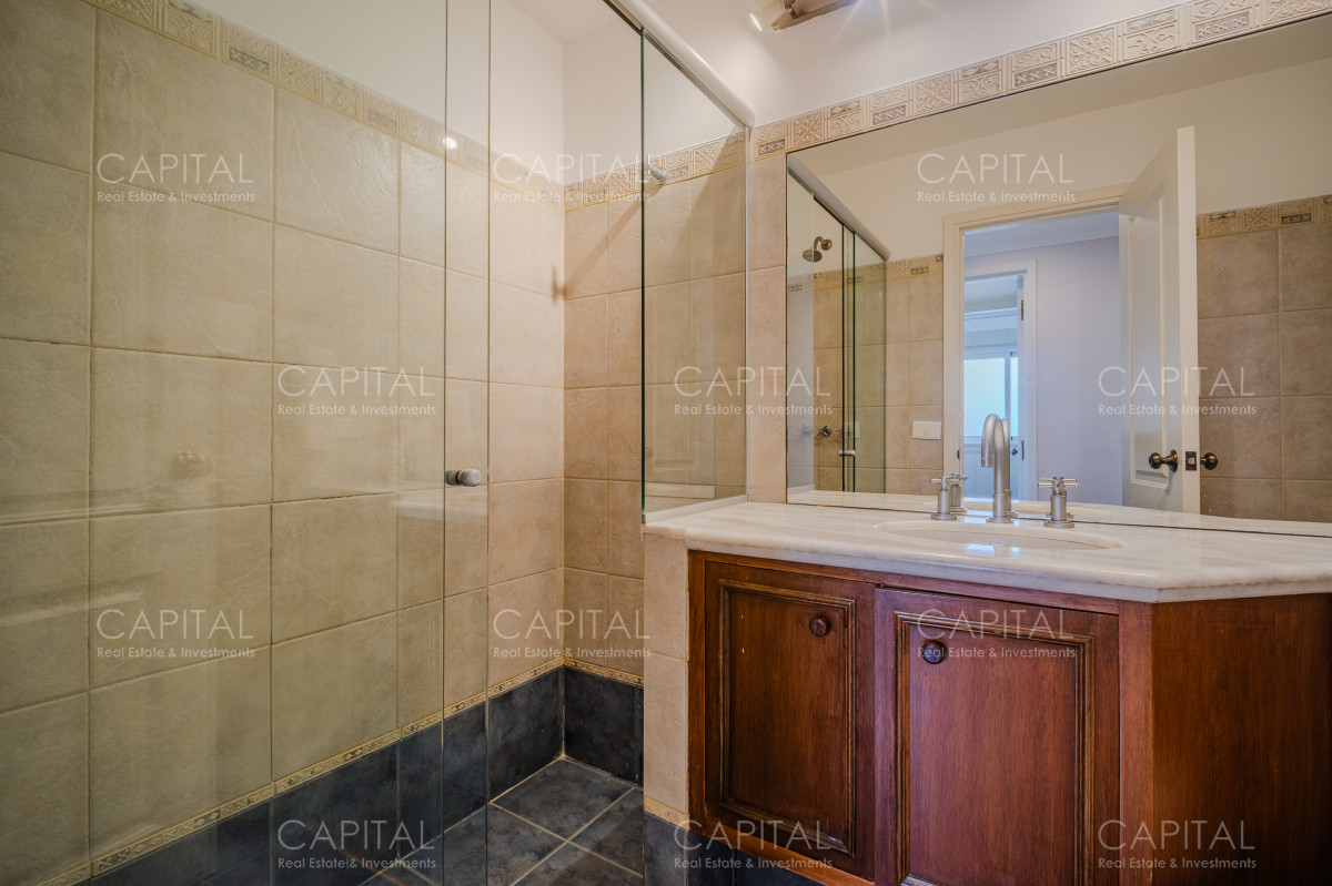 Apartamento ID.38440 - Penthouse de 3 dormitorios  y servicio  en primera linea Playa Mansa