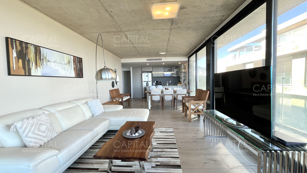 Apartamento ID.38676 - Apartamento en venta de 3 dormitorios en Playa Mansa frente al mar