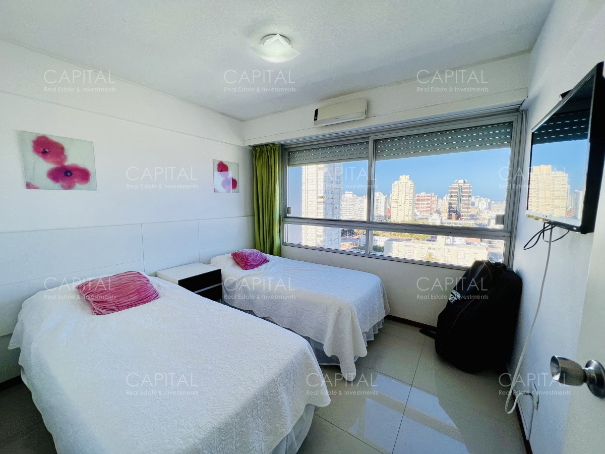 Apartamento ID.25978 - Muy lindo apartamento de tres dormitorios con vista a la Brava en venta