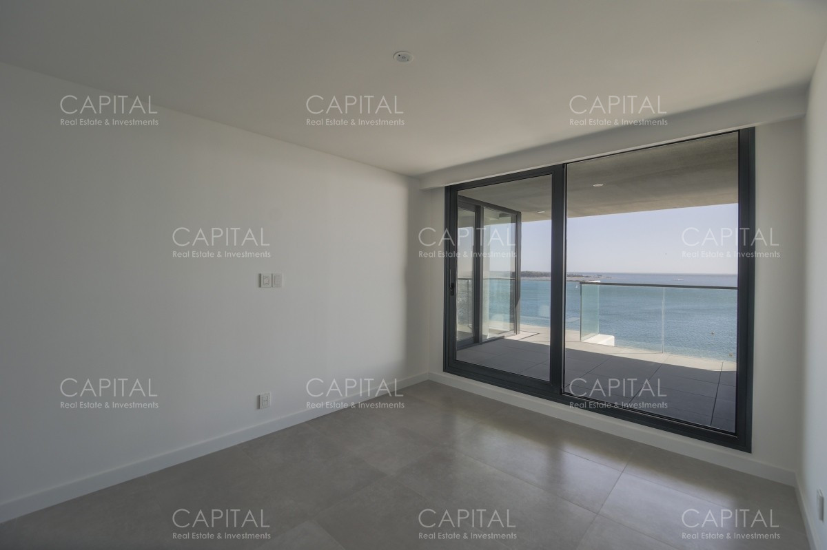 Apartamento ID.36628 - Apartamento unificado en venta, Playa Mansa, Edificio Venetian, cuatro dormitorios + servicio