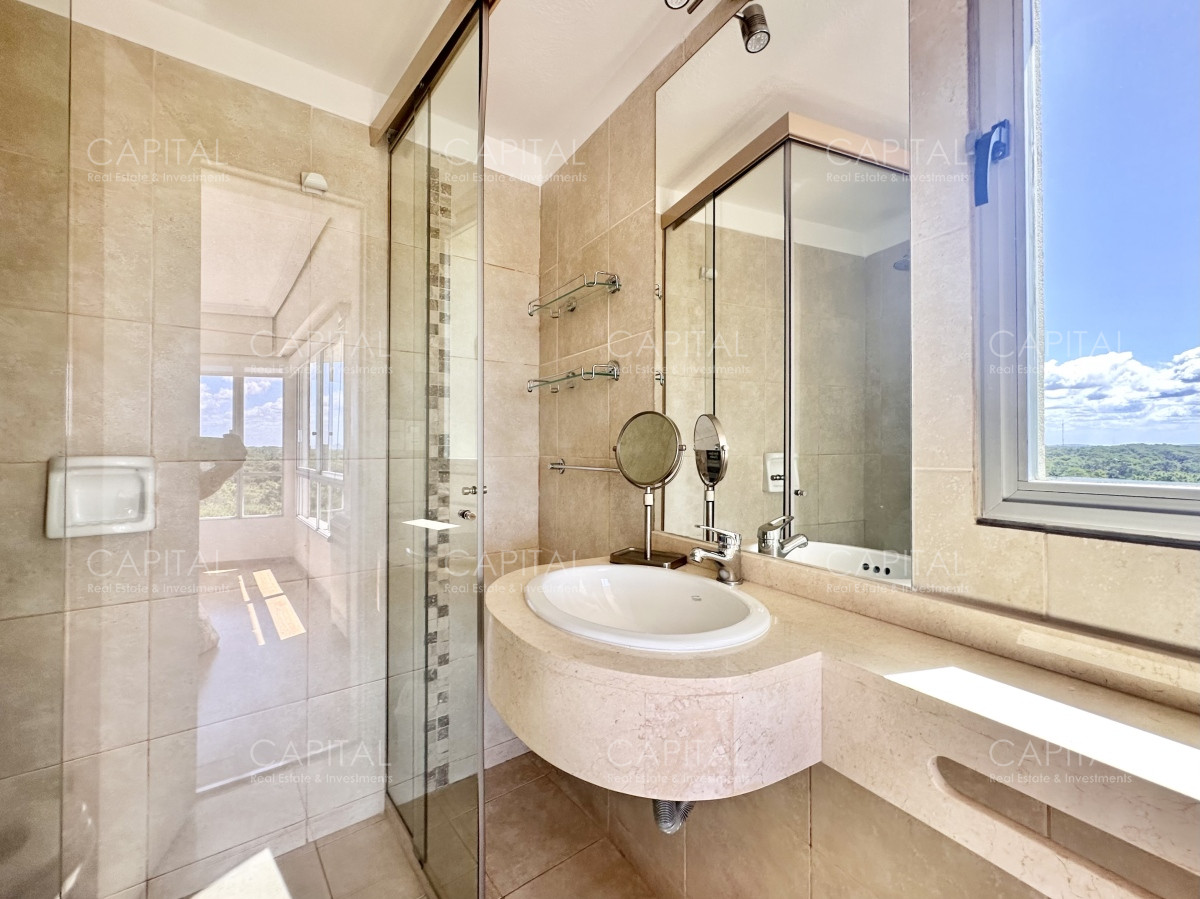 Apartamento ID.32765 - Apartamento de dos dormitorios y servicio en Alquiler Anual, Punta del Este