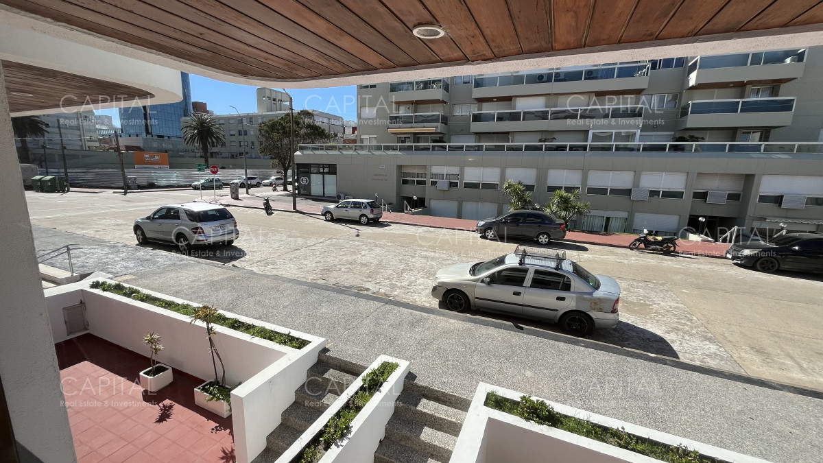 Apartamento ID.38875 - Apartamento en venta de 2 dormitorios en Peninsula, Punta del Este.