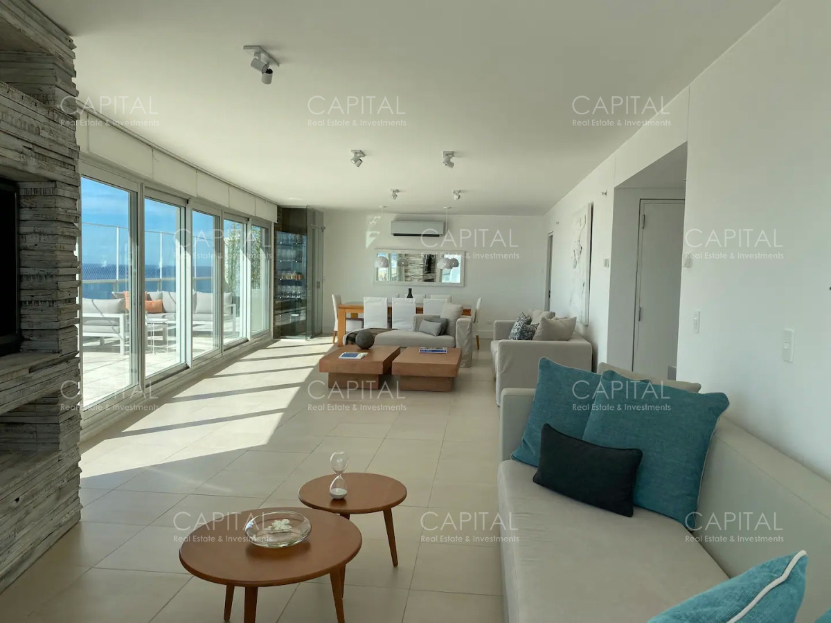 Apartamento ID.33769 - PentHouse de cuatro dormitorios en suite en Le Parc con parrillero propio y dependencia de servicio en Alquiler Temporal