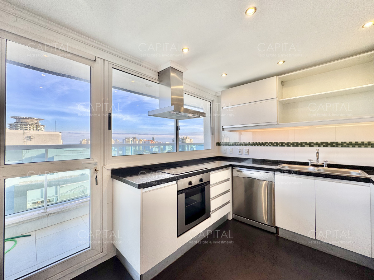 Apartamento ID.38246 - APARTAMENTO EN VENTA DE 3 DORMITORIOS EN PLAYA MANSA PUNTA DEL ESTE