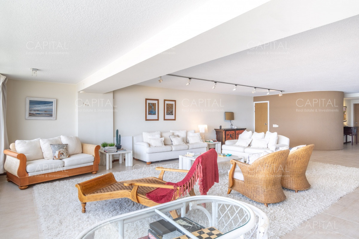 Apartamento ID.30942 - Venta de amplio apartamento sobre playa Brava íntegramente reciclado