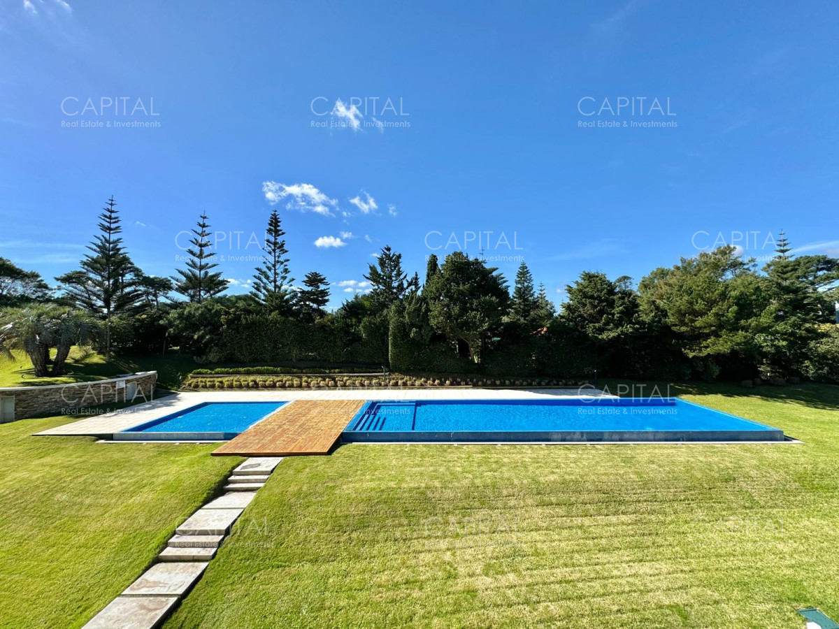 Apartamento ID.24960 - Apartamento en Playa Brava de dos dormitorios a metros del mar