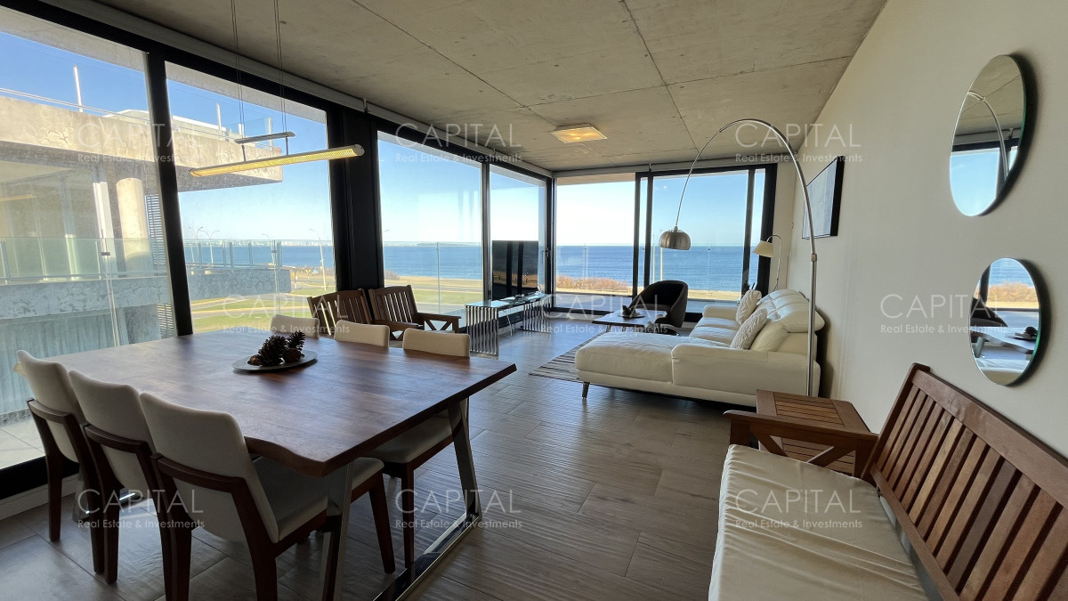Apartamento ID.38676 - Apartamento en venta de 3 dormitorios en Playa Mansa frente al mar