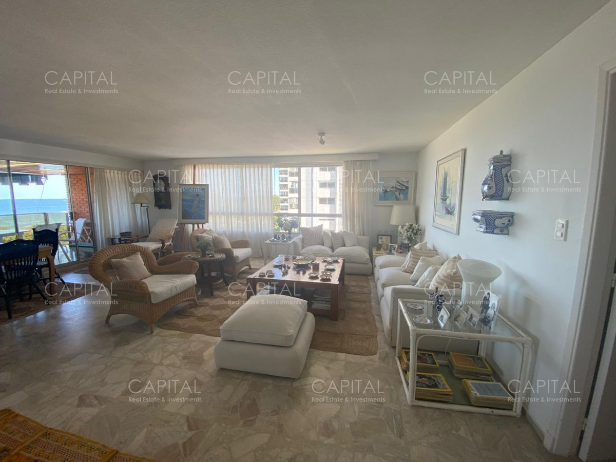 Apartamento ID.37633 - Departamento frente a Playa Mansa en Torre clásica 