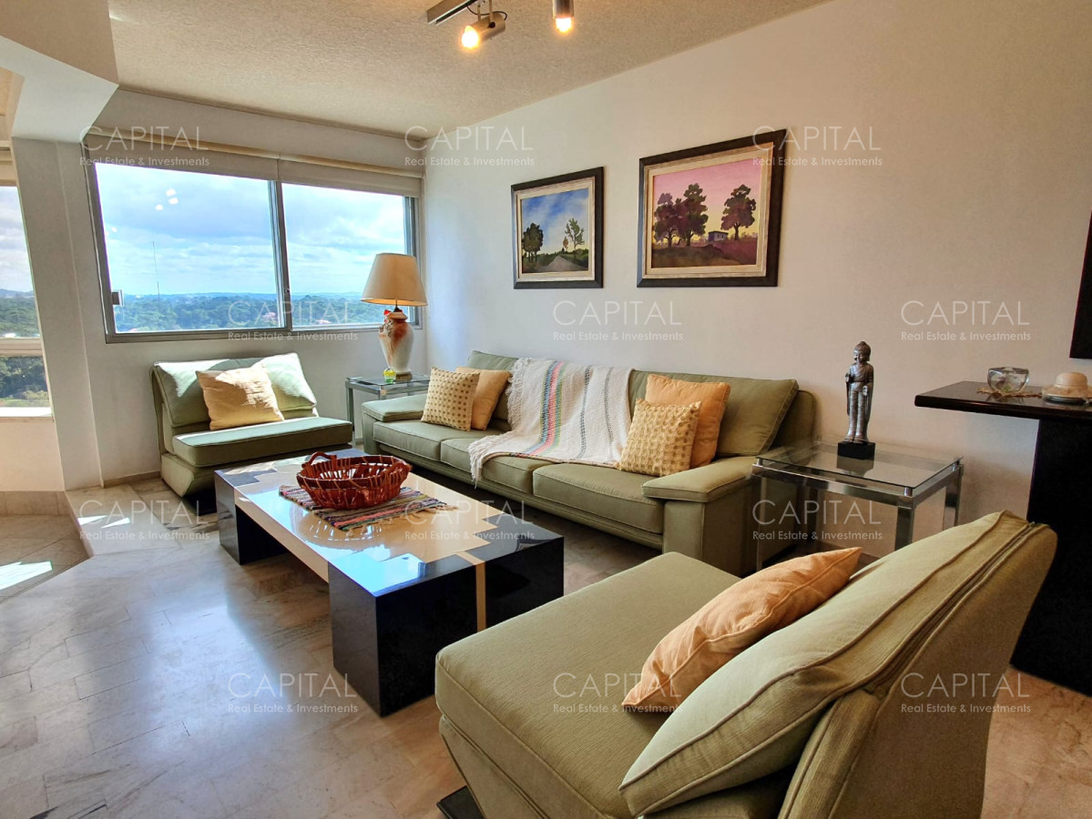 Apartamento ID.32588 - Venta departamento tres dormitorios y dep servicio Punta del Este